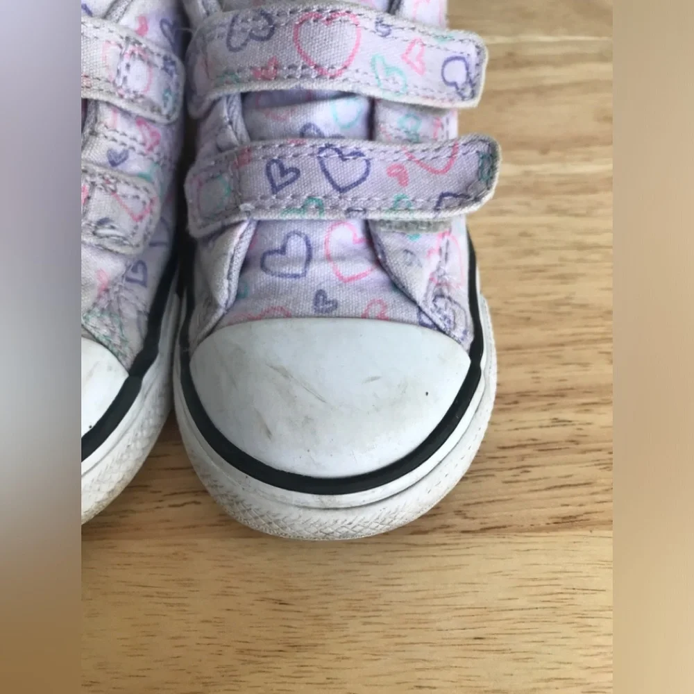Converse giirls happy